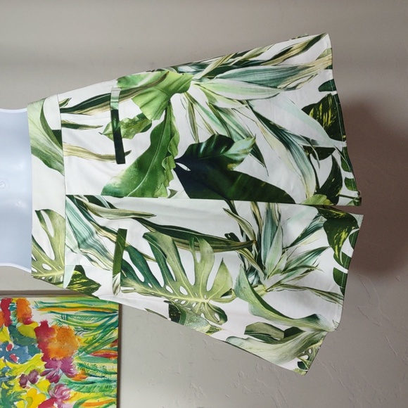 Gianni Bini "Eva" Palm Print Shorts - Picture 3 of 8
